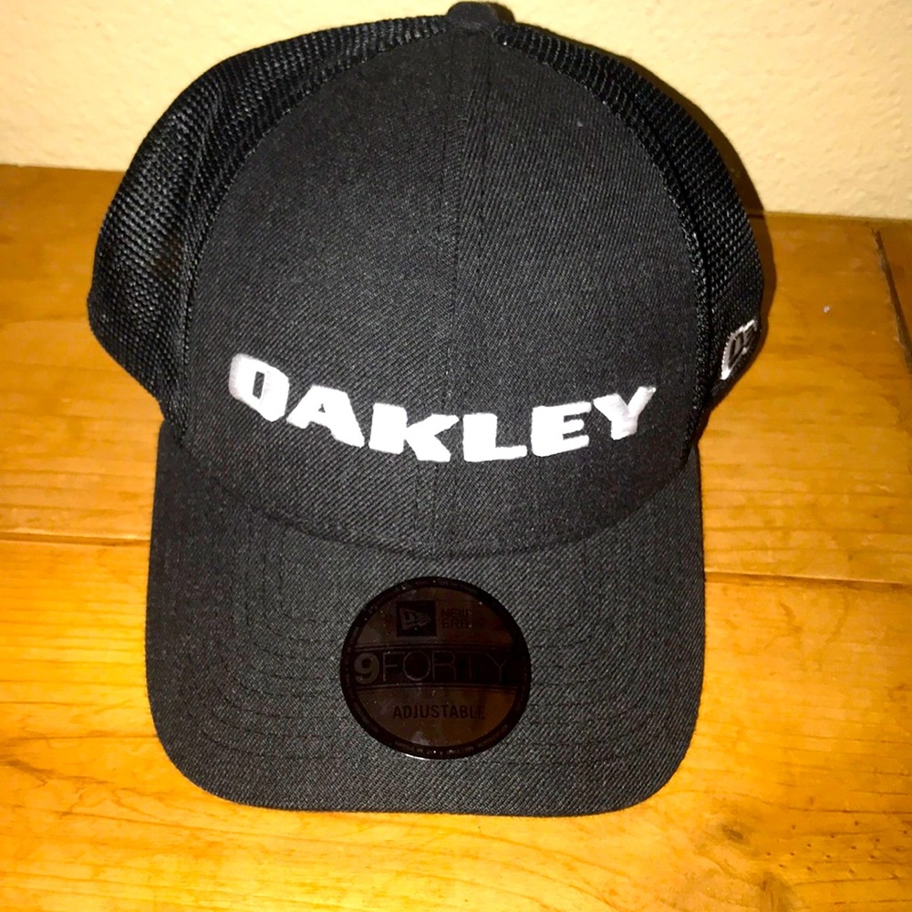 Oakley SnapBack cap